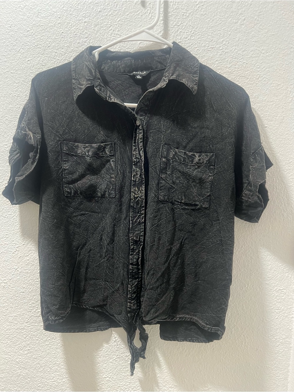 Women's Black Short-Sleeve Button Front Tie-Hem Blouse
